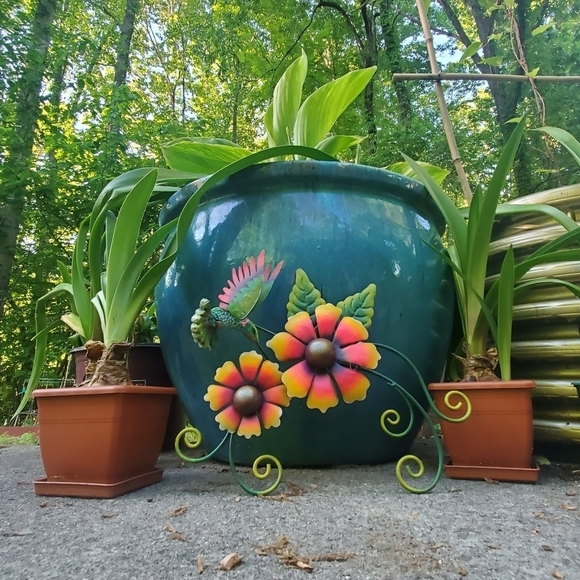 Other - GARDEN ART Metal Flower Garden Art NWT